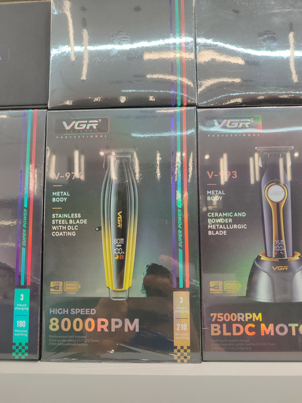 ماشین اصلاح وی جی آر مدل V-974 با تکنولوژی برش مستقیم و استیل ضد زنگ