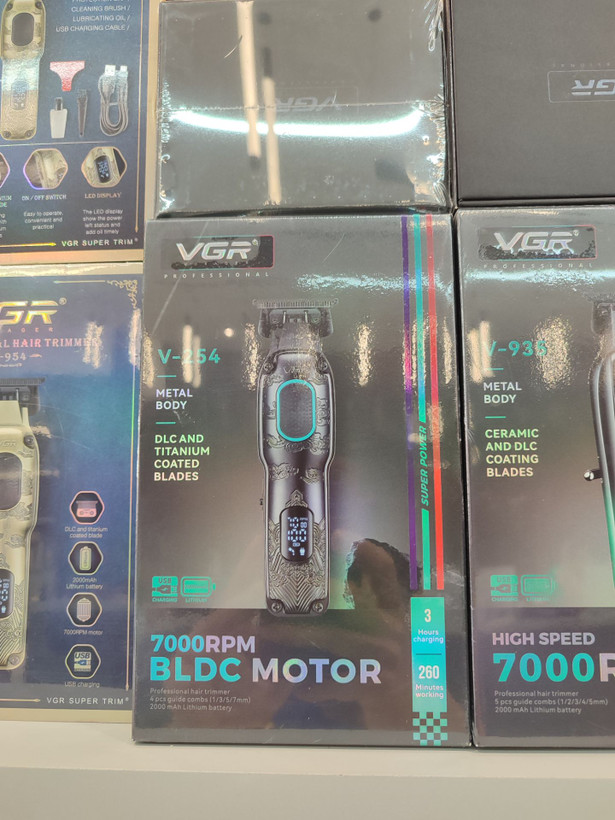 ماشین اصلاح وی جی آر مدل V-254 با تیغه تیتانیوم و برش مستقیم
